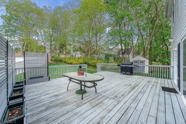 27 Harvest Ln, Livingston Twp., NJ 07039