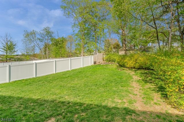 27 Harvest Ln, Livingston Twp., NJ 07039