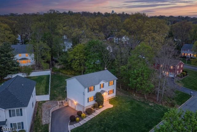 27 Harvest Ln, Livingston Twp., NJ 07039
