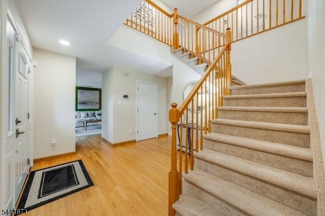 27 Harvest Ln, Livingston Twp., NJ 07039