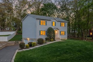 27 Harvest Ln, Livingston Twp., NJ 07039