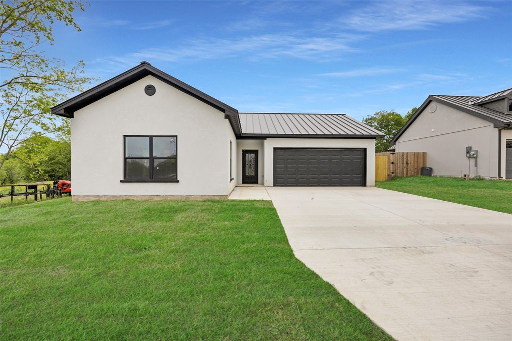 409 N Dallas Street, Rice, TX 75155