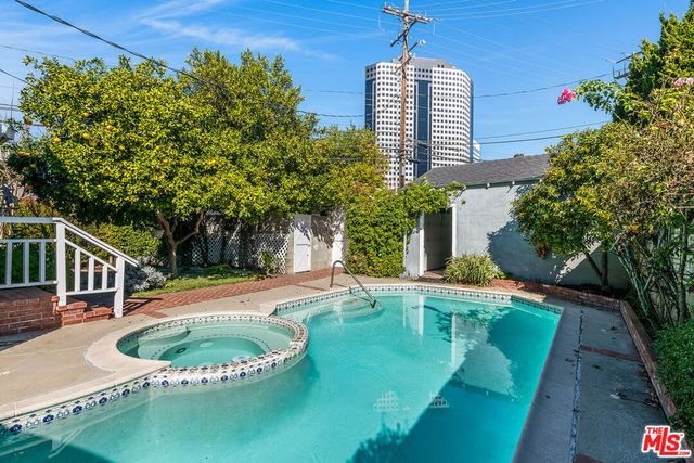 118 N Evergreen Street, Toluca Lake, CA 91505