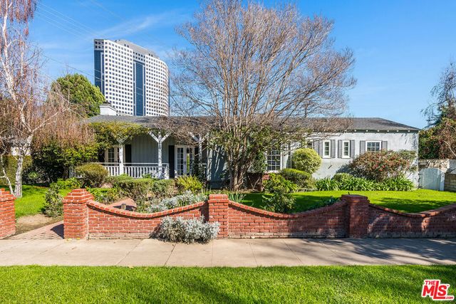 118 N Evergreen Street, Toluca Lake, CA 91505