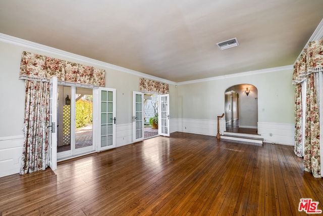 118 N Evergreen Street, Toluca Lake, CA 91505