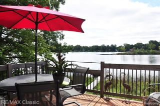 5050 Island Shore Drive, Pinckney, MI 48169