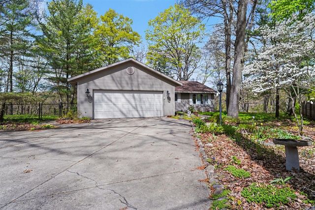 1890 Dillingham Drive, Allegan, MI 49010