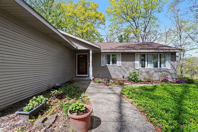 1890 Dillingham Drive, Allegan, MI 49010