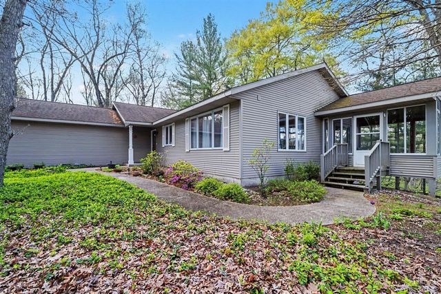 1890 Dillingham Drive, Allegan, MI 49010