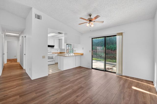 10082 Kern River Ct, Rancho Cordova, CA 95670