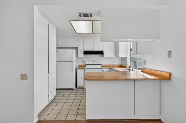 10082 Kern River Ct, Rancho Cordova, CA 95670