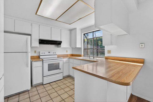 10082 Kern River Ct, Rancho Cordova, CA 95670