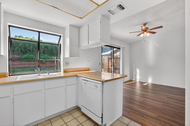 10082 Kern River Ct, Rancho Cordova, CA 95670