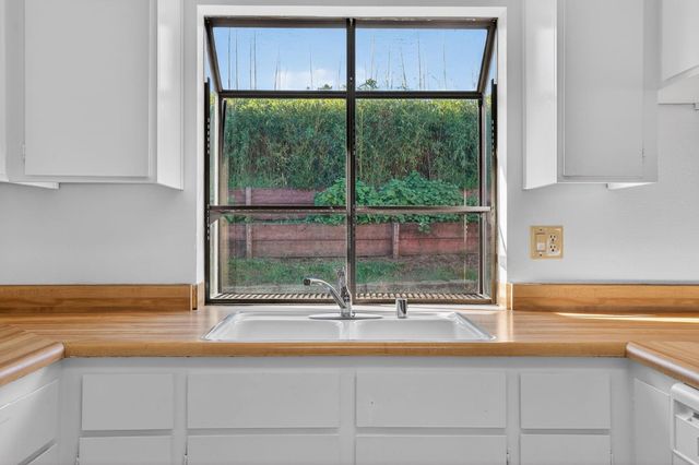 10082 Kern River Ct, Rancho Cordova, CA 95670