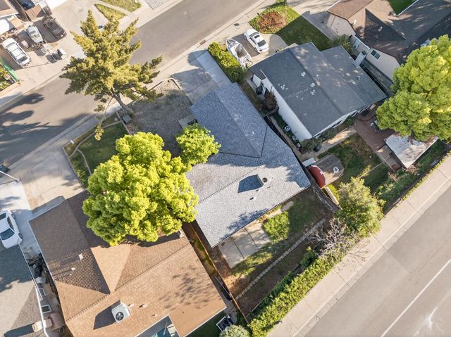 10082 Kern River Ct, Rancho Cordova, CA 95670