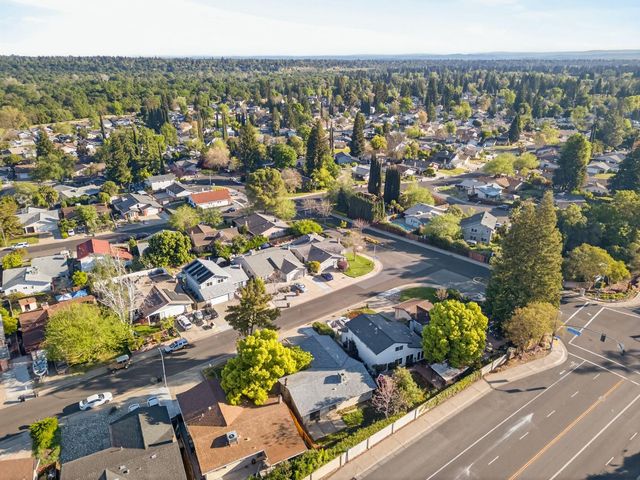 10082 Kern River Ct, Rancho Cordova, CA 95670