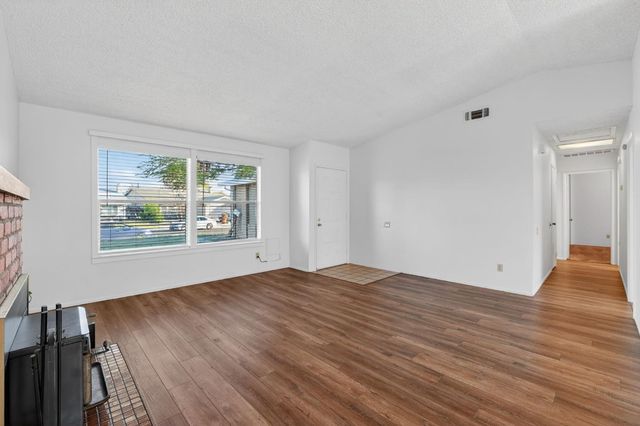 10082 Kern River Ct, Rancho Cordova, CA 95670