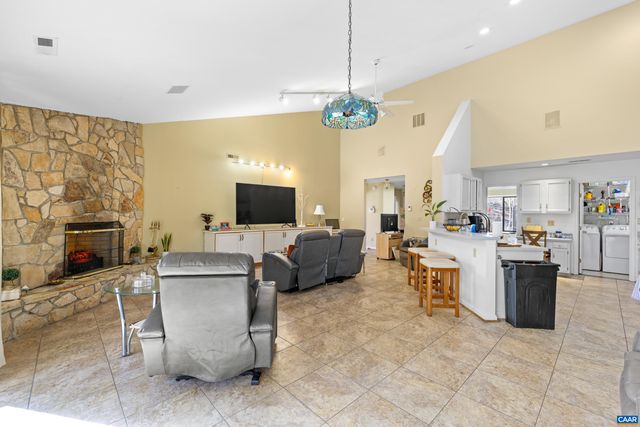 465 HIDDEN RIDGE RD, Charlottesville, VA 22902