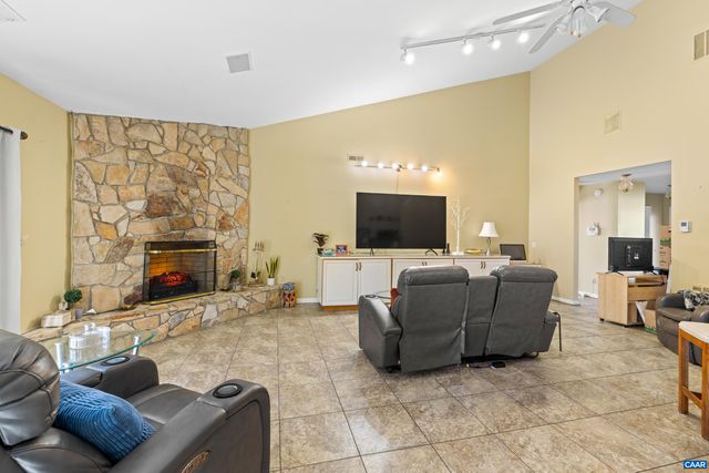 465 HIDDEN RIDGE RD, Charlottesville, VA 22902