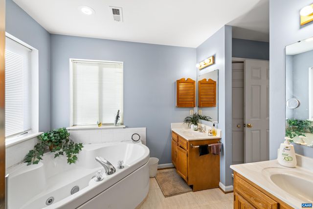 465 HIDDEN RIDGE RD, Charlottesville, VA 22902