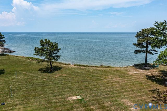 2153 Lighthouse View Dr, Heathsville, VA 22530