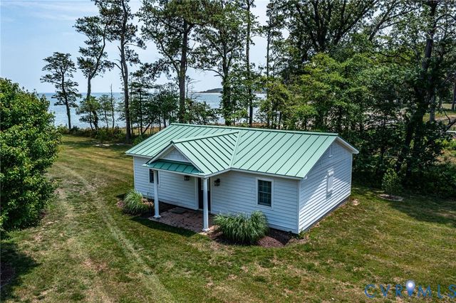 2153 Lighthouse View Dr, Heathsville, VA 22530