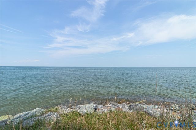 2153 Lighthouse View Dr, Heathsville, VA 22530