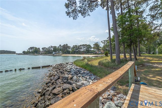 2153 Lighthouse View Dr, Heathsville, VA 22530