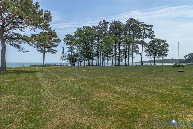 2153 Lighthouse View Dr, Heathsville, VA 22530