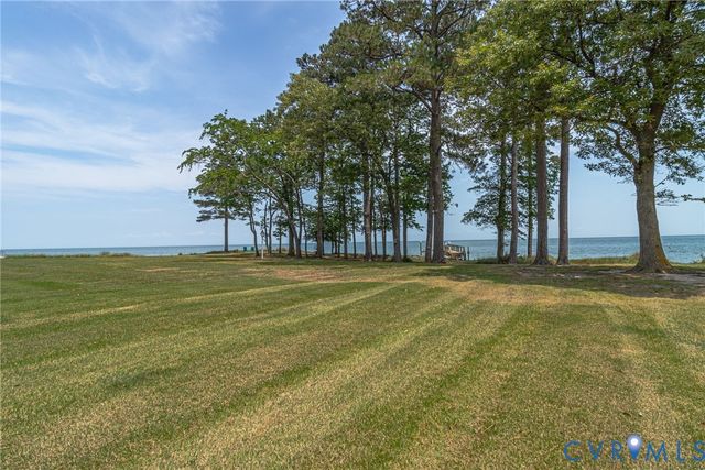 2153 Lighthouse View Dr, Heathsville, VA 22530