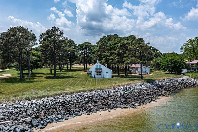 2153 Lighthouse View Dr, Heathsville, VA 22530