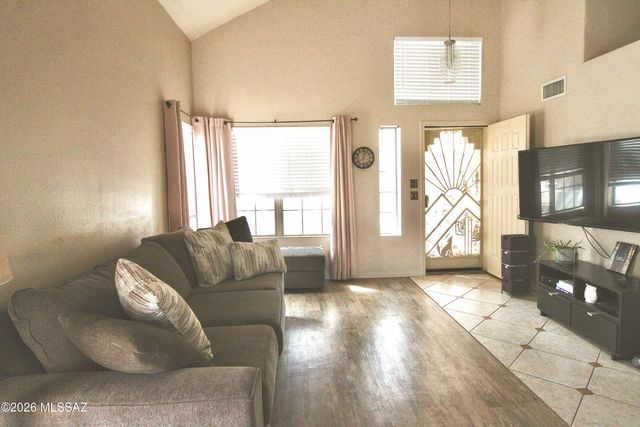 1910 N Takahe Way, Tucson, AZ 85745