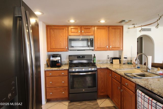 1910 N Takahe Way, Tucson, AZ 85745