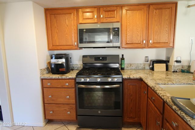 1910 N Takahe Way, Tucson, AZ 85745