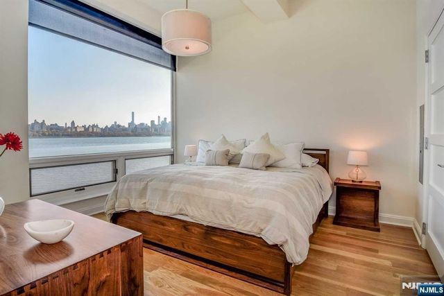 9 Somerset Lane 405, Edgewater, NJ 07020