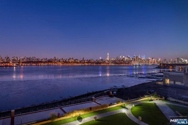 9 Somerset Lane 405, Edgewater, NJ 07020