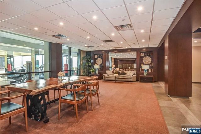 9 Somerset Lane 405, Edgewater, NJ 07020