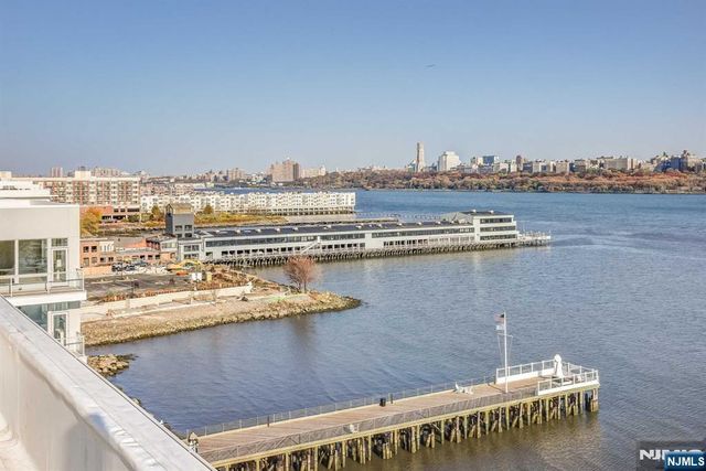 9 Somerset Lane 405, Edgewater, NJ 07020