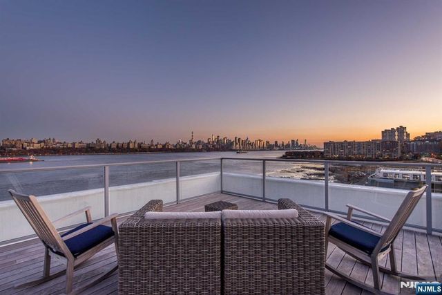 9 Somerset Lane 405, Edgewater, NJ 07020