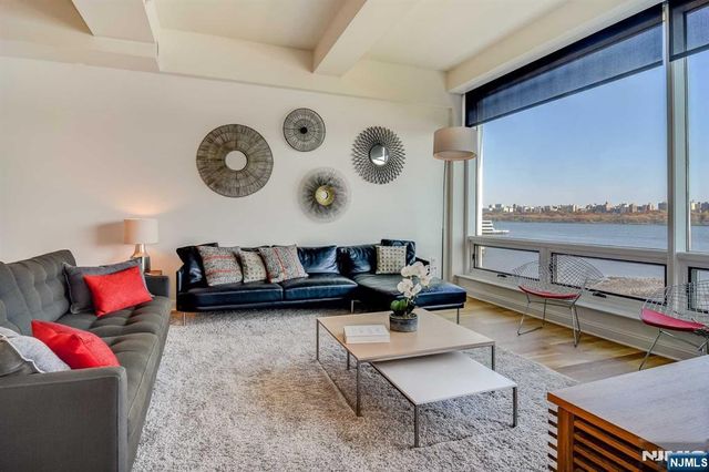 9 Somerset Lane 405, Edgewater, NJ 07020