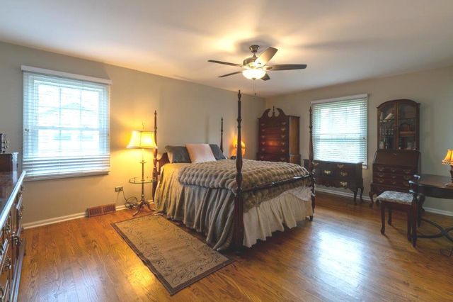 1006 Whirlaway Avenue, Naperville, IL 60540