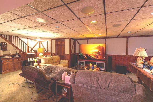 1006 Whirlaway Avenue, Naperville, IL 60540