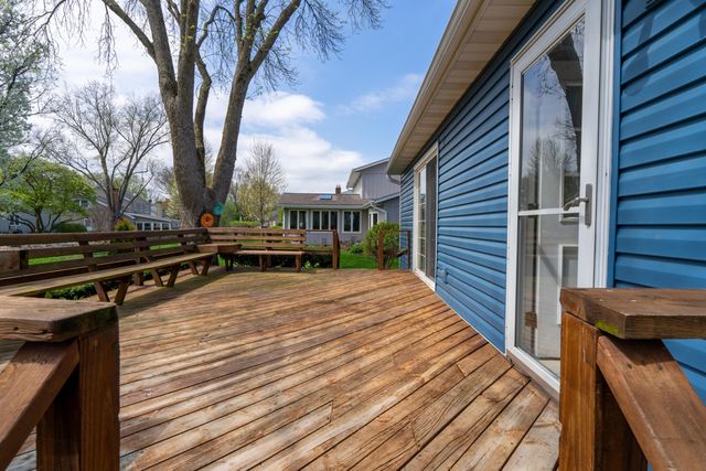 1006 Whirlaway Avenue, Naperville, IL 60540