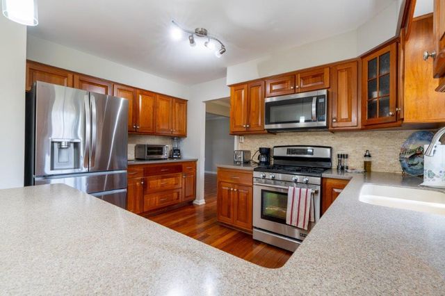 1006 Whirlaway Avenue, Naperville, IL 60540