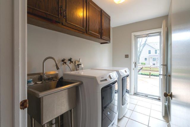 1006 Whirlaway Avenue, Naperville, IL 60540