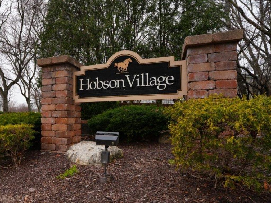 Image 2 of property listing at 1006 Whirlaway Avenue, Naperville, IL 60540