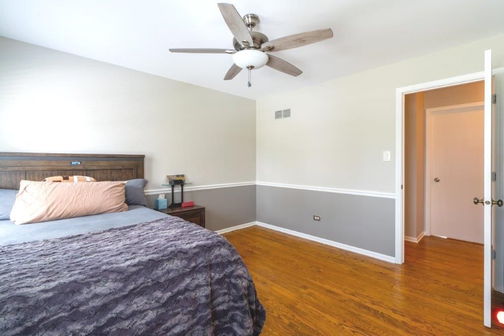 Image 11 of property listing at 1006 Whirlaway Avenue, Naperville, IL 60540