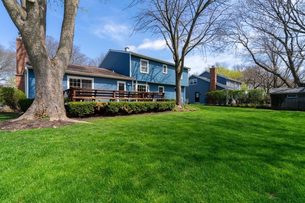 Image 12 of property listing at 1006 Whirlaway Avenue, Naperville, IL 60540