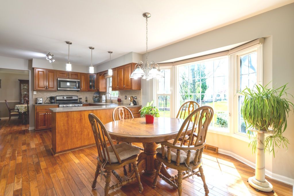 Image 4 of property listing at 1006 Whirlaway Avenue, Naperville, IL 60540