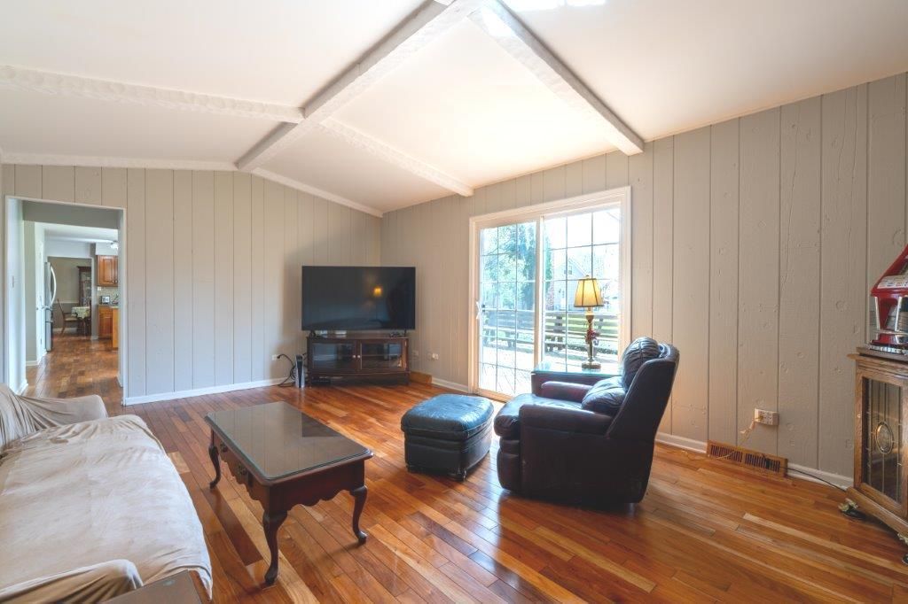 Image 5 of property listing at 1006 Whirlaway Avenue, Naperville, IL 60540